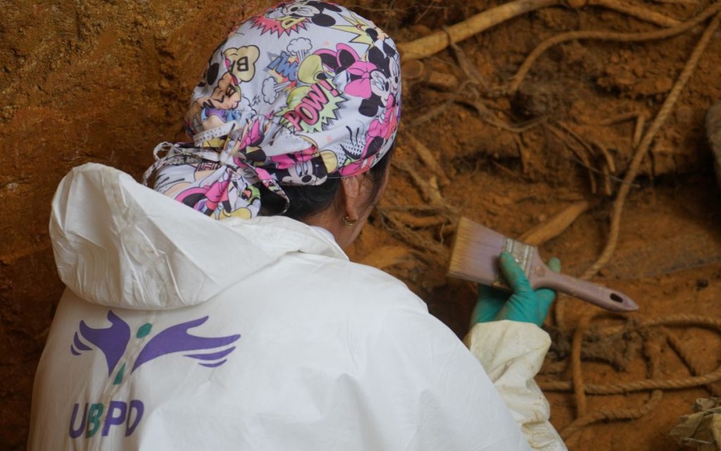 Durante seis días, la Unidad de Búsqueda de Personas dadas por Desaparecidas (UBPD) intervino tres sitios de interés forense en el municipio caucano de Buenos Aires: dos en la vereda Santa Catalina (ubicado en el Territorio Ancestral del Consejo Comunitario de las Comunidades Negras Cerro Teta) y uno en el Resguardo Indígena Nasa Pueblo Nuevo Ceral. Se recuperaron tres cuerpos que estaban dispuestos en fosas a campo abierto. 