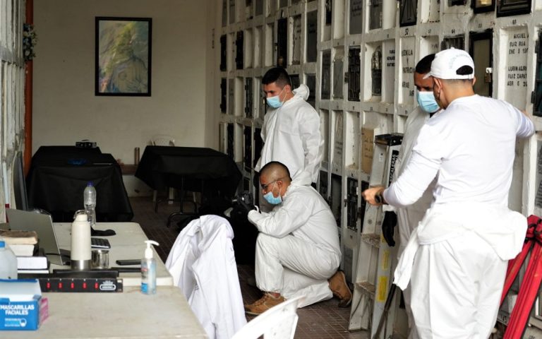 La Unidad de Búsqueda interviene el cementerio de Copacabana, en Antioquia, para recuperar cuerpos de personas desaparecidas