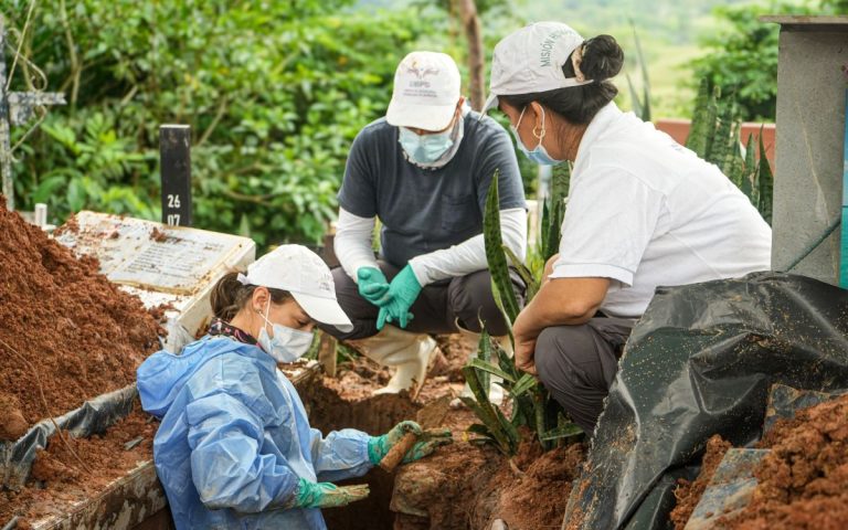 La Unidad de Búsqueda recuperó 11 cuerpos en San Vicente del Caguán con el apoyo de firmantes de paz