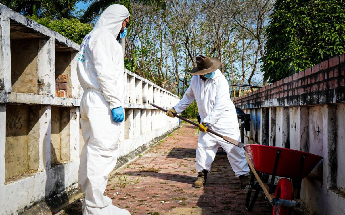 Durante la década de los noventa y parte de los 2000, Casanare vio crecer significativamente su población como consecuencia del incremento en la oferta de empleo asociada a la explotación de hidrocarburos. Miles de colombianos llegaron a la capital del Casanare desde diversas regiones del país en busca de oportunidades laborales y un futuro próspero. Paralelamente, el departamento vivió algunos de los episodios más dolorosos de su historia a causa del conflicto armado, el cual afectó tanto a propios como a foráneos.