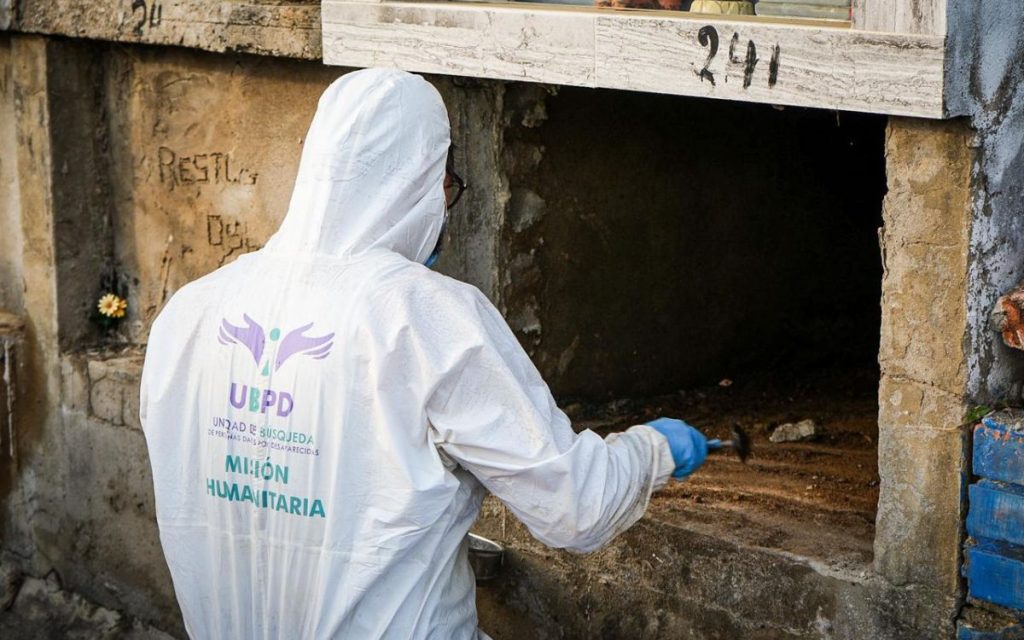 Durante la década de los noventa y parte de los 2000, Casanare vio crecer significativamente su población como consecuencia del incremento en la oferta de empleo asociada a la explotación de hidrocarburos. Miles de colombianos llegaron a la capital del Casanare desde diversas regiones del país en busca de oportunidades laborales y un futuro próspero. Paralelamente, el departamento vivió algunos de los episodios más dolorosos de su historia a causa del conflicto armado, el cual afectó tanto a propios como a foráneos.