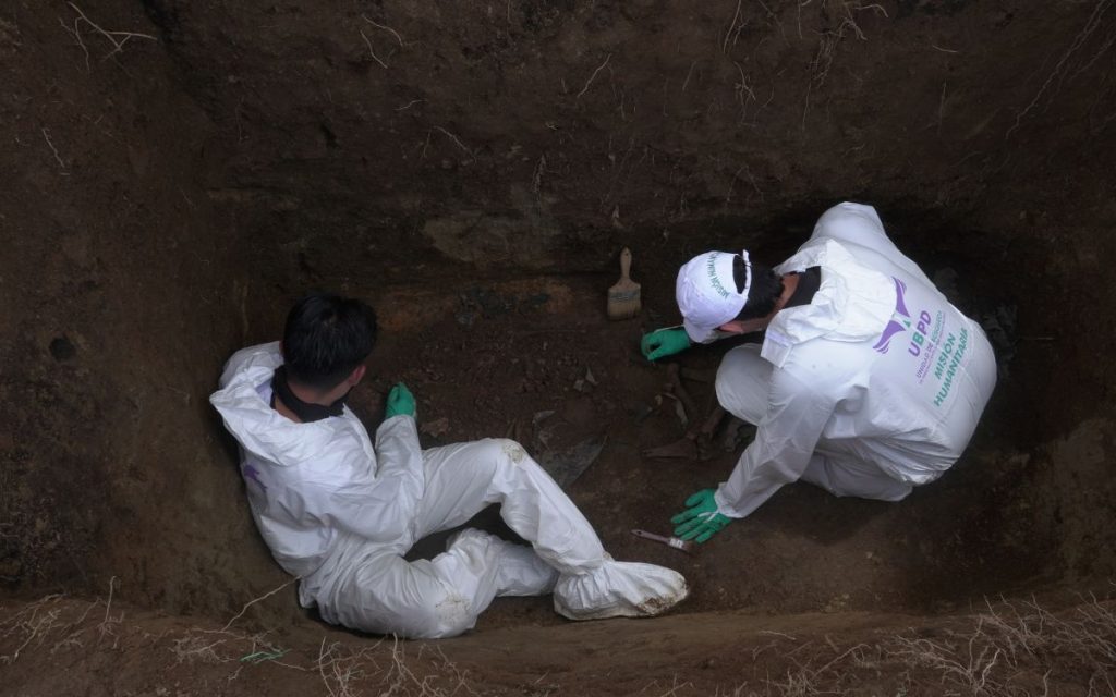 Tras cuatro semanas de trabajo, el equipo de la Unidad de Búsqueda de Personas dadas por Desaparecidas (UBPD) en el Cauca logró recuperar 32 cuerpos de personas no identificadas y personas identificadas no reclamadas que permanecen como desaparecidas para sus familiares y allegados. Como parte de este abordaje masivo se documentaron 68 fosas individuales y colectivas con un aproximado de 80 cuerpos de personas desaparecidas en acciones del conflicto armado antes del 1 de diciembre de 2016. 