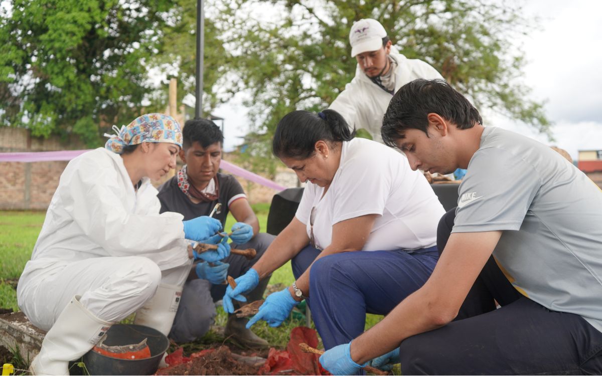 Tras cuatro semanas de trabajo, el equipo de la Unidad de Búsqueda de Personas dadas por Desaparecidas (UBPD) en el Cauca logró recuperar 32 cuerpos de personas no identificadas y personas identificadas no reclamadas que permanecen como desaparecidas para sus familiares y allegados. Como parte de este abordaje masivo se documentaron 68 fosas individuales y colectivas con un aproximado de 80 cuerpos de personas desaparecidas en acciones del conflicto armado antes del 1 de diciembre de 2016. 