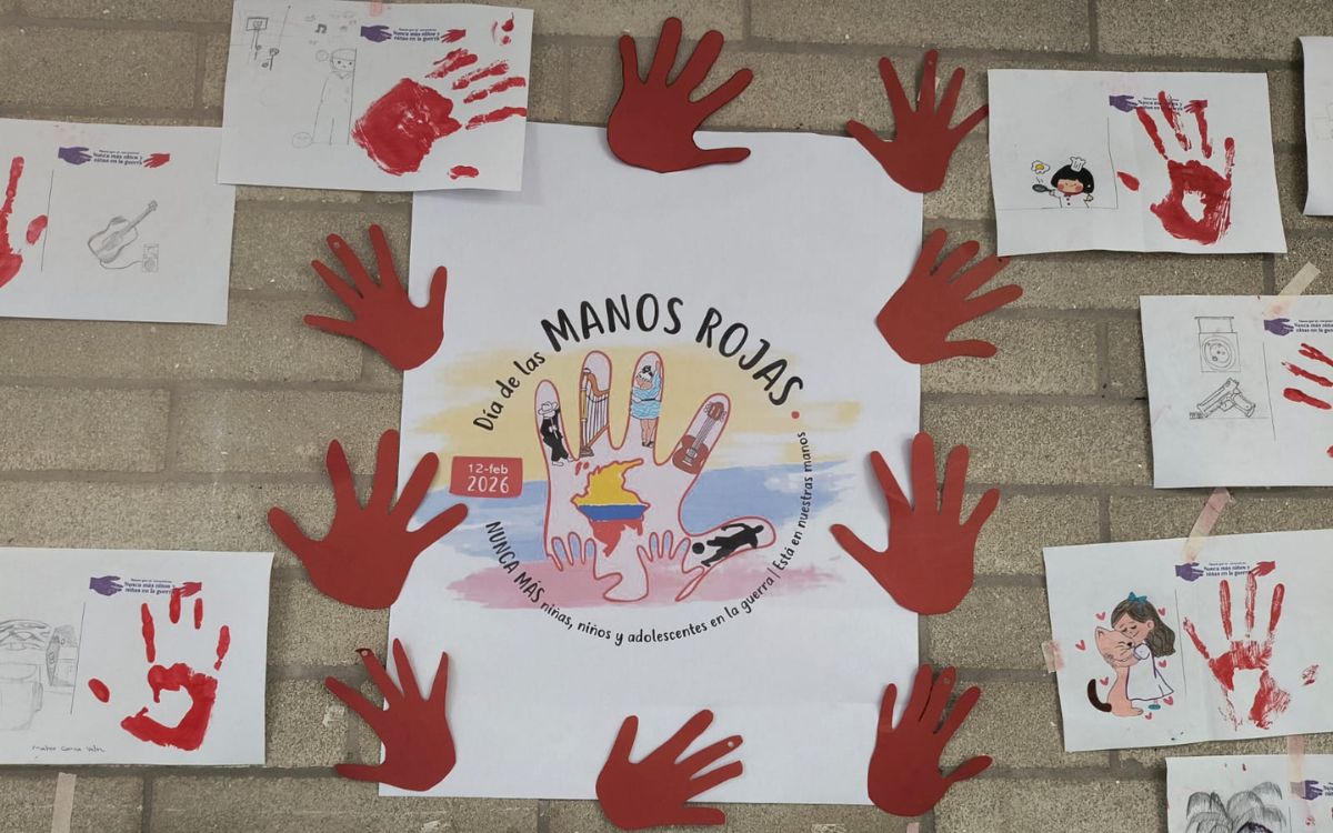 Durante décadas, los conflictos armados internos han involucrado a niñas, niños y adolescentes en dinámicas de guerra. Muchos desaparecieron en contextos de reclutamiento forzado, control territorial y desplazamiento. La desaparición interrumpió vínculos familiares y dejó procesos de búsqueda abiertos que aún continúan.