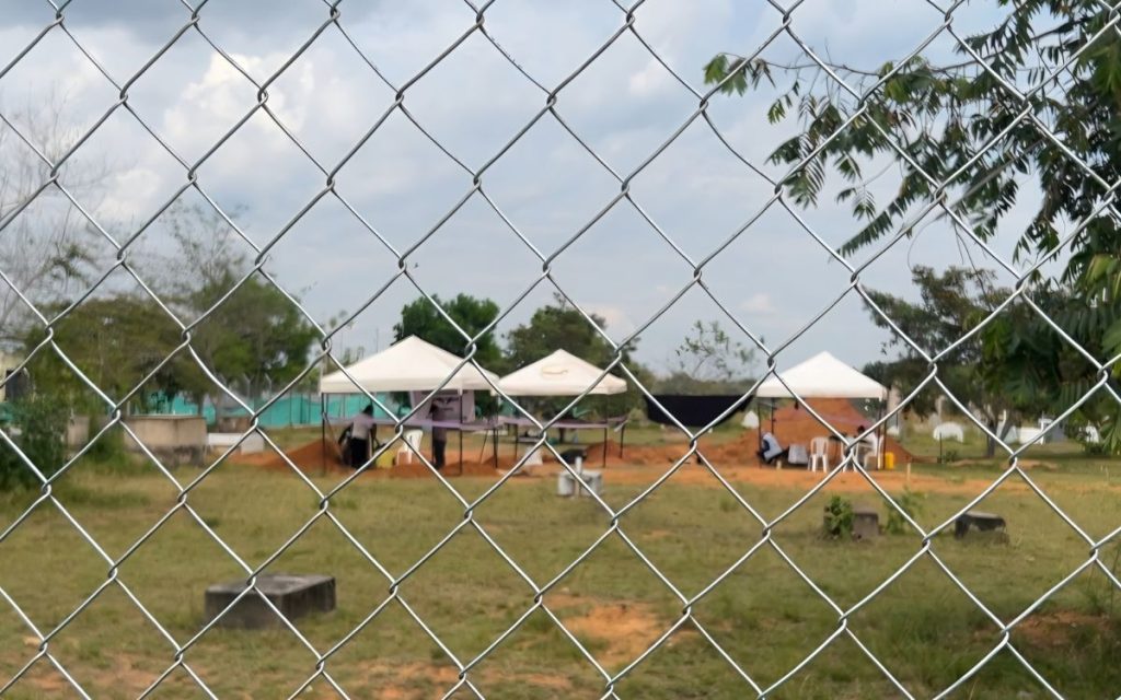 La recolección de fuentes de información llevó al equipo en el departamento del Meta de la Unidad de Búsqueda de Personas dadas por Desaparecidas (UBPD), perteneciente a la Regional Oriente de la entidad, a concluir que en el cementerio municipal de Cumaribo, en el Vichada, hay evidencia de la inhumación en tierra de al menos 101 cuerpos no identificados correspondientes a personas desaparecidas.