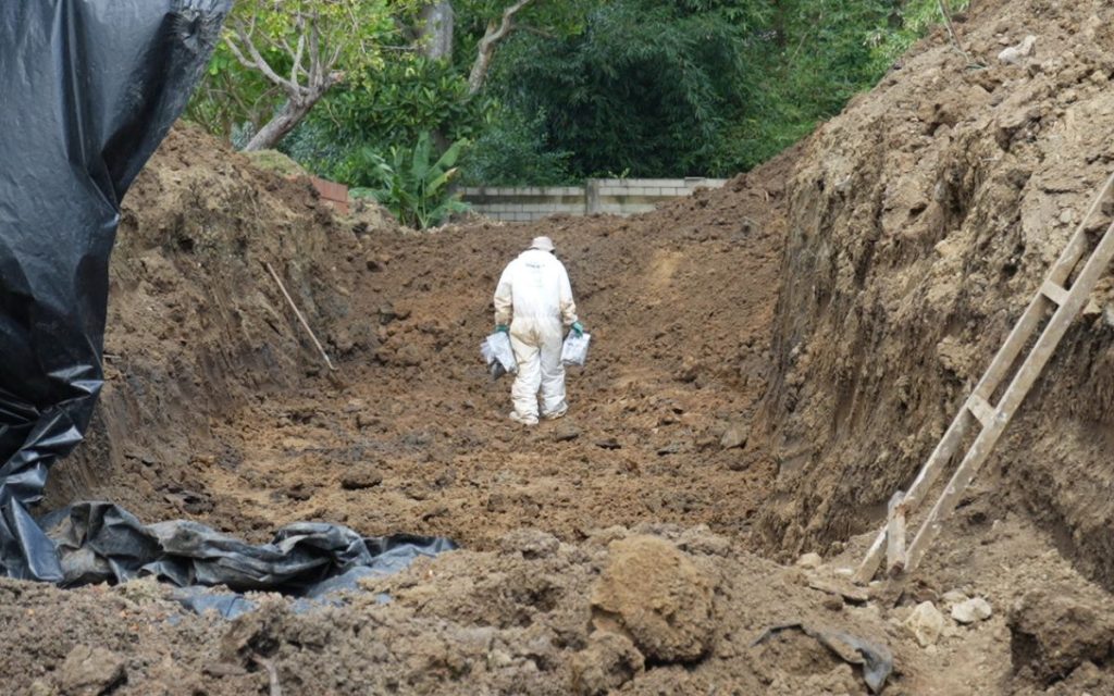 En este lugar sagrado fueron inhumados clandestinamente cuerpos de personas desaparecidas en el contexto del conflicto armado colombiano antes del primero de diciembre de 2016. En esta tercera fase de intervención, la Unidad de Búsqueda abordó 17 sitios de interés forense en el cementerio, logrando la recuperación de 19 cuerpos de personas no identificadas.