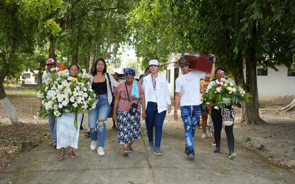Eliecith Larios Zabala fue visto por última vez en noviembre de 2012, cuando salió de Morales, en sur de Bolívar, hacia San Alberto, en sur del Cesar, con la esperanza de trabajar en una finca. Desde entonces, su ausencia marcó profundamente a la familia porque no volvió a verlo ni a saber de él, fueron años de  muchas preguntas sin respuesta, sostenidos siempre en la esperanza de encontrarlo.