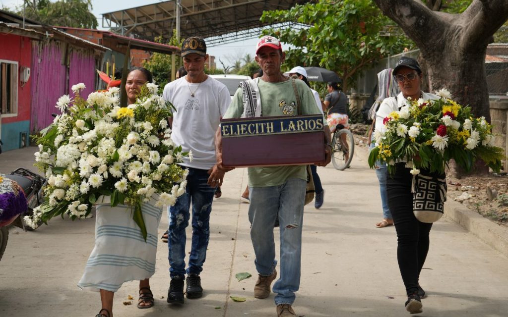 Eliecith Larios Zabala fue visto por última vez en noviembre de 2012, cuando salió de Morales, en sur de Bolívar, hacia San Alberto, en sur del Cesar, con la esperanza de trabajar en una finca. Desde entonces, su ausencia marcó profundamente a la familia porque no volvió a verlo ni a saber de él, fueron años de  muchas preguntas sin respuesta, sostenidos siempre en la esperanza de encontrarlo.