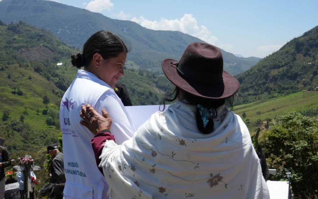 Después de 22 años de incertidumbre, la familia Pesca pudo finalmente despedir a Arnulfo. El joven, cuya desaparición fue presenciada por la comunidad de Mongua en 2004, regresó a su tierra para recibir una entrega digna.