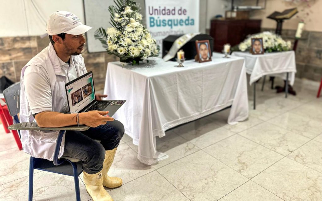 En Guadalupe (Huila) y en San Vicente del Caguán (Caquetá), dos familias pudieron despedir a sus seres queridos tras recibir sus cuerpos, luego de años marcados por la incertidumbre.
