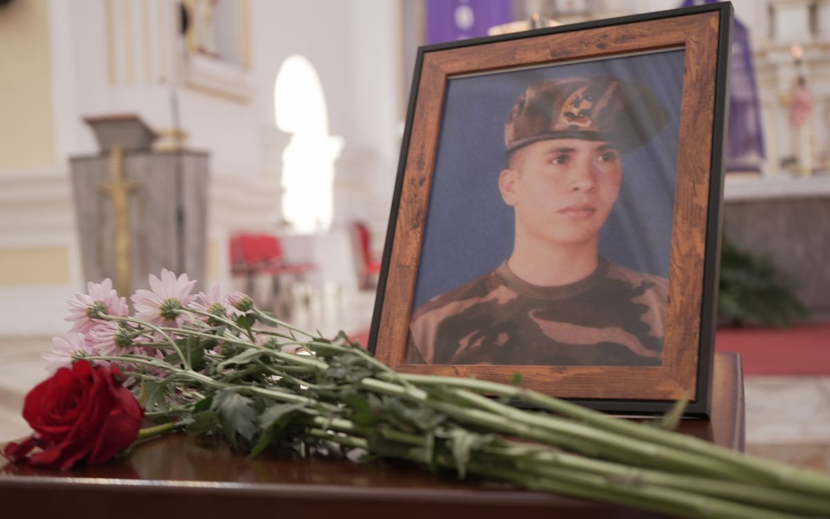 En el cementerio Jardines de San Sebastián de La Plata, en el Huila, una familia oriunda de este municipio realizó, en compañía de representantes de la Unidad de Búsqueda de Personas Dadas por Desaparecidas (UBPD), la Alcaldía municipal y la Personería, la despedida y cierre digno del proceso de búsqueda de su hermano y sobrino, Orlando Medina Camacho, dado por desaparecido hace 22 años.