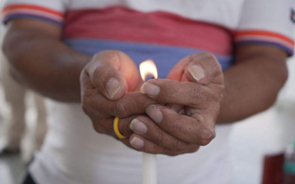 En el cementerio Jardines de San Sebastián de La Plata, en el Huila, una familia oriunda de este municipio realizó, en compañía de representantes de la Unidad de Búsqueda de Personas Dadas por Desaparecidas (UBPD), la Alcaldía municipal y la Personería, la despedida y cierre digno del proceso de búsqueda de su hermano y sobrino, Orlando Medina Camacho, dado por desaparecido hace 22 años.