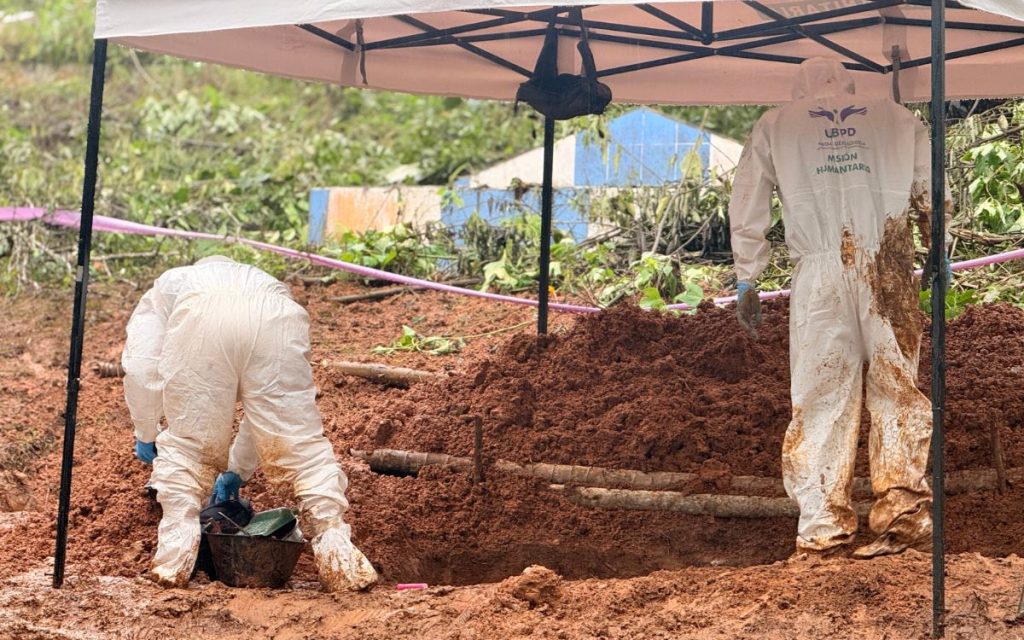 El equipo en Putumayo de la Unidad de Búsqueda de Personas dadas por Desaparecidas (UBPD) finalizó la primera fase de intervención en el cementerio municipal San Miguel de Ágreda de Mocoa, logrando la recuperación de 15 cuerpos no identificados en tres áreas priorizadas.