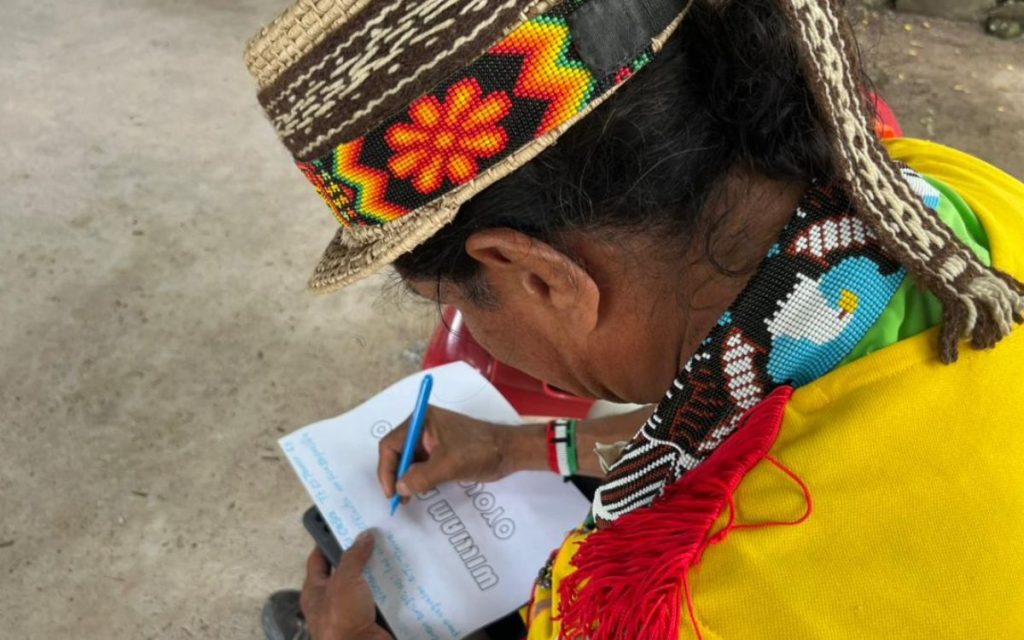 La armonización espiritual de la comunidad Pijao de la vereda Yaco, en el municipio tolimense de Natagaima, fue el corazón de la entrega digna y culturalmente pertinente de William Alberto Oyola Vera, permitiendo que su familia y el resguardo indígena Rincón Bodega transformaran un ciclo de incertidumbre en un espacio de memoria colectiva.