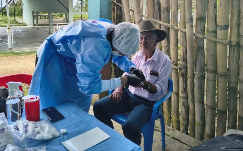 Al oriente del Tolima, entre verdes montañas, se encuentra Prado, una población donde la riqueza hídrica y la pujanza de su gente han impulsado el turismo y el campo. Sin embargo, al igual que otros municipios del departamento, sus tierras guardan las huellas profundas que dejó el conflicto armado en la década de los noventa.