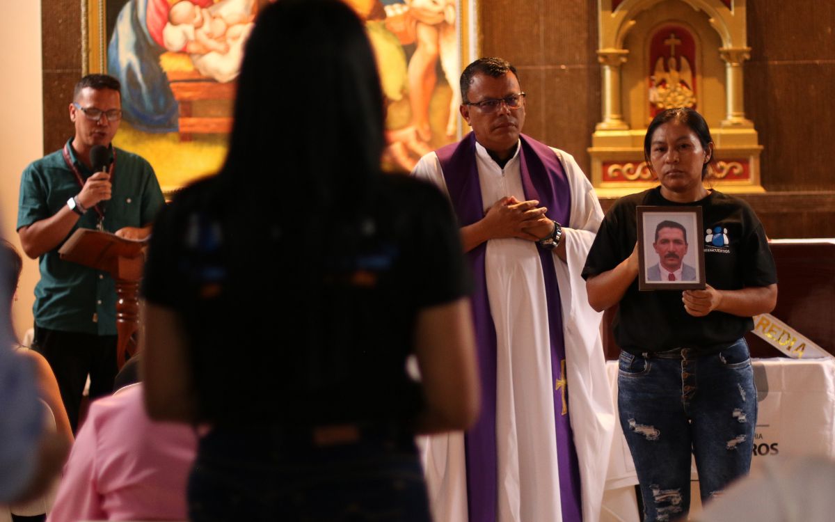 Un caso reciente es el de Víctor Julio Heredia, quien murió en medio de hostilidades en 2011 y fue inhumado en Buga. Su cuerpo esperó cerca de 15 años para ser reclamado. Por desconocimiento y temor, sus familiares se enteraron de que Victor Julio había sido hallado en Buga y esperaban su retorno para ser despedido por última vez.