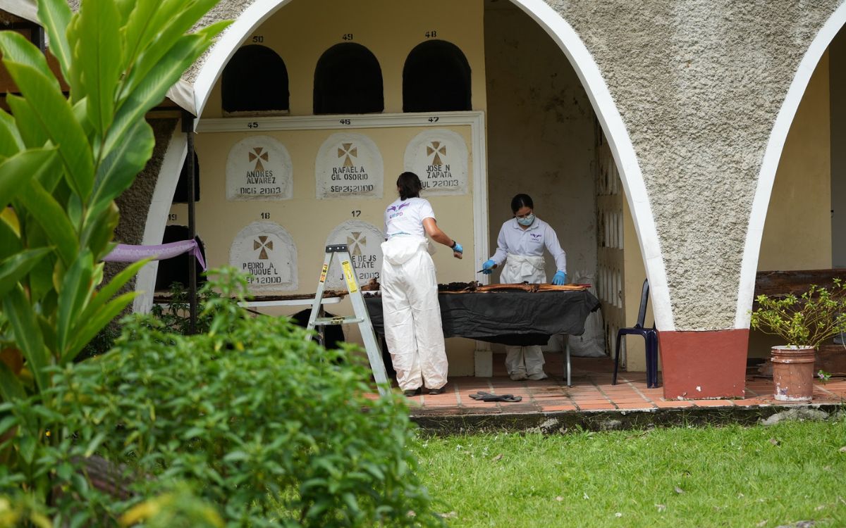 Imagen de la noticia En simultáneo, la Unidad de Búsqueda interviene los cementerios de San Carlos y Segovia en Antioquia