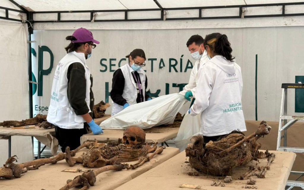 Desde el 20 de abril y hasta el 8 de mayo, la Unidad de Búsqueda de Personas dadas por Desaparecidas (UBPD) adelanta una nueva intervención forense en el Cementerio del Sur, en Bogotá, uno de los lugares más importantes para la búsqueda de personas desaparecidas en la ciudad y el país.