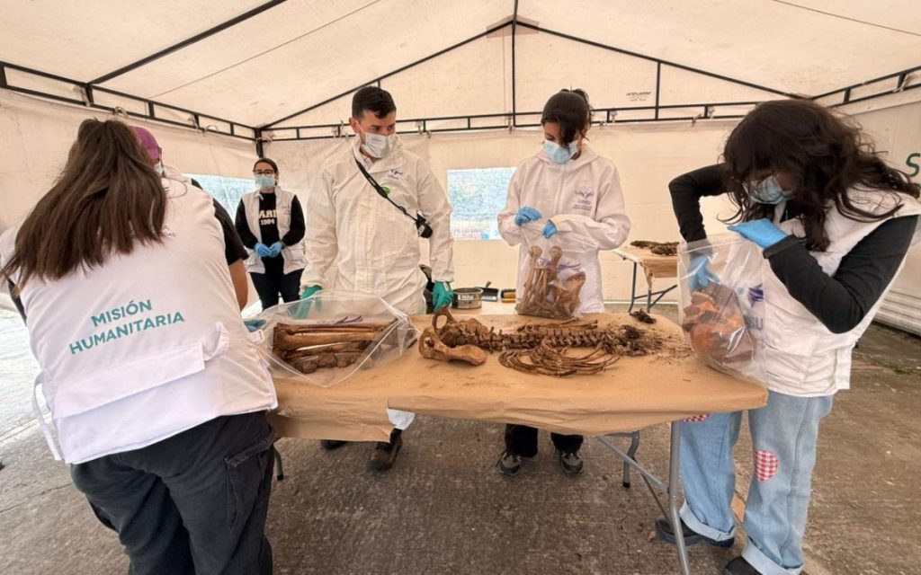 Desde el 20 de abril y hasta el 8 de mayo, la Unidad de Búsqueda de Personas dadas por Desaparecidas (UBPD) adelanta una nueva intervención forense en el Cementerio del Sur, en Bogotá, uno de los lugares más importantes para la búsqueda de personas desaparecidas en la ciudad y el país.