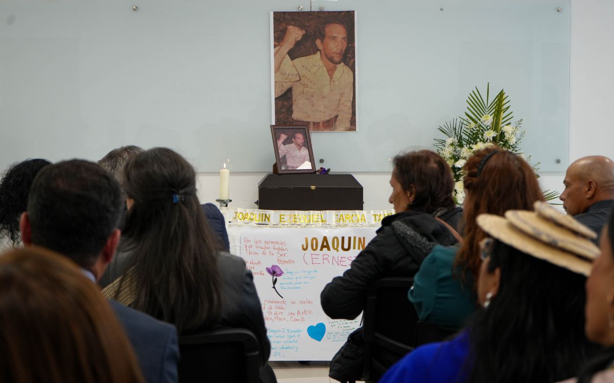 Tras más de tres décadas de búsqueda, la familia de Joaquín Ezequiel García Tapia recibe su cuerpo en un acto de entrega digna que alivia el duelo, reconstruye su memoria y reafirma la exigencia de verdad.