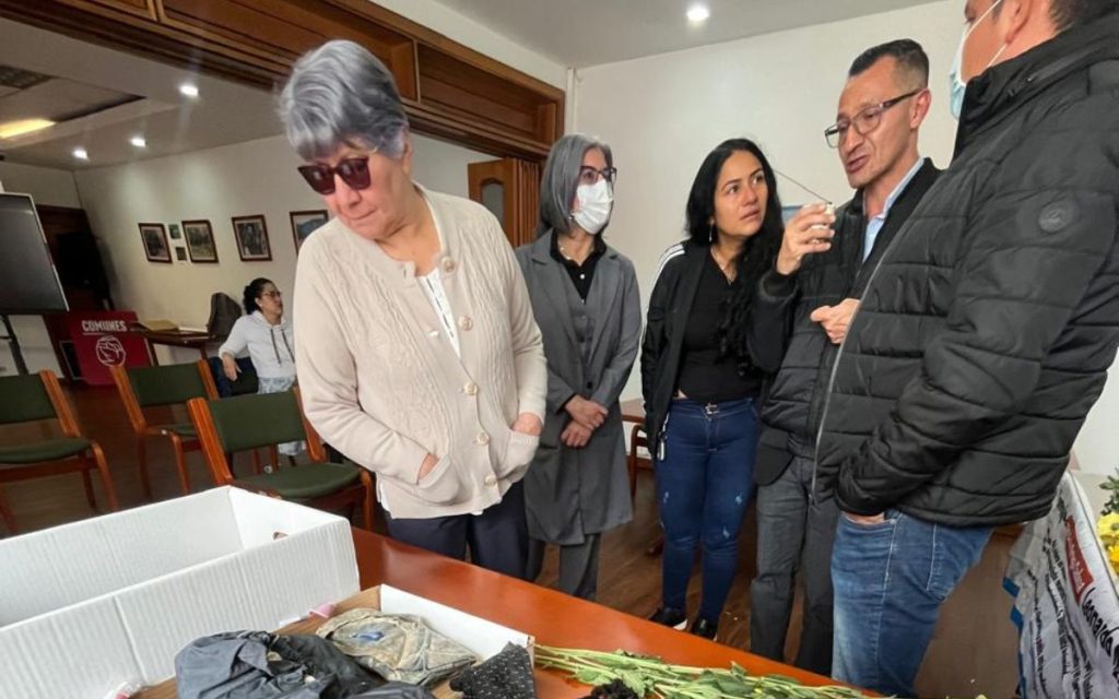 Durante más de una década y media, el nombre de Juan Carlos Ortega Cadena —a quien muchos conocían como 'Leonardo'— habitó la memoria de su familia y de quienes caminaron a su lado. Era un nombre pronunciado con afecto, pero también con incertidumbre. Desde el 30 de enero de 2009, cuando se perdió su rastro, su historia quedó suspendida en el tiempo, como la de miles de personas desaparecidas en el marco del conflicto armado en Colombia.