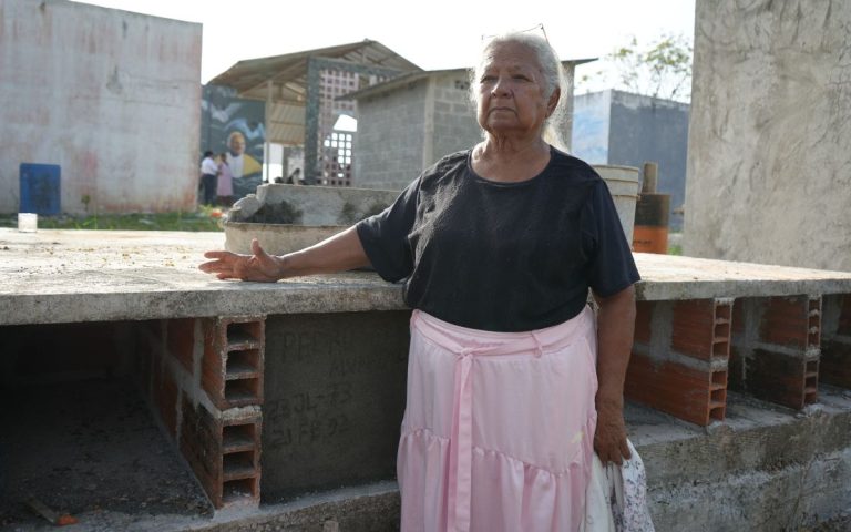 Doña Nicolasa movió la tierra para encontrar a su hijo Pedro Alvarado Zabaleta y regresarlo al Bajo Atrato