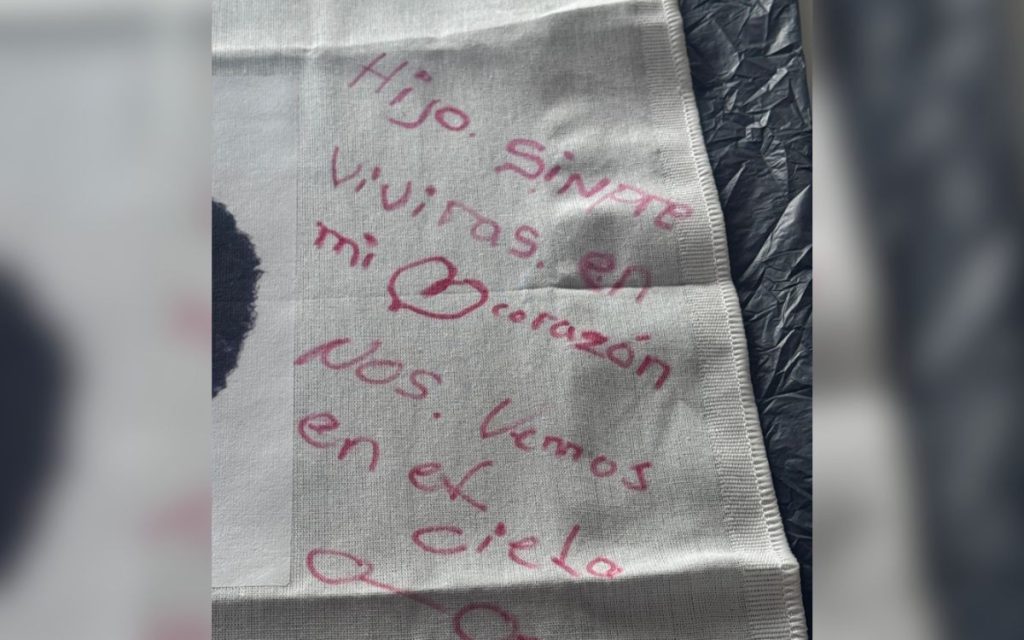 En 2001, Jorge Parra Garnica almorzó su comida favorita en Bucaramanga, se despidió de su compañera sentimental y de su pequeña hija. Luego subió al camión que conducía con rumbo a San Vicente de Chucurí. Lo que debía ser un viaje de rutina por las carreteras de Santander se transformó en una dolorosa ausencia que se prolongó por más de dos décadas. En aquel entonces, Karen, su hija, era apenas una bebé que creció con la incógnita de su paradero, mientras su compañera de vida se quedó con el recuerdo de ese último día lleno de planes.