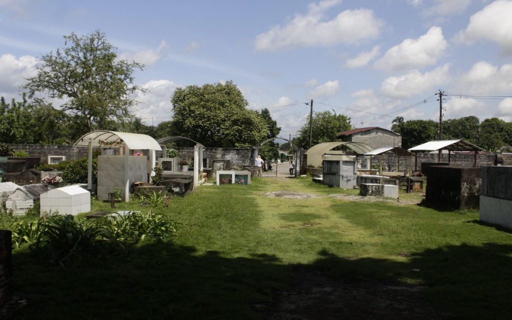 Hasta el próximo 6 de julio, la Unidad de Búsqueda de Personas dadas por Desaparecidas (UBPD) desarrollará la primera fase de intervención forense al cementerio municipal de Cáceres, en Antioquia. La acción humanitaria comprende el abordaje de dos  áreas de interés forense en tierra, ubicadas en la zona de sepulturas, donde la entidad espera recuperar cuerpos de personas desaparecidas en medio del conflicto armado. 