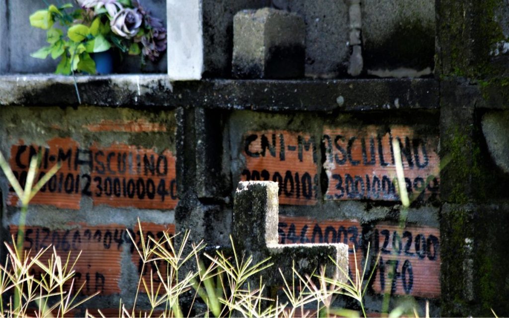 Hasta el próximo 6 de julio, la Unidad de Búsqueda de Personas dadas por Desaparecidas (UBPD) desarrollará la primera fase de intervención forense al cementerio municipal de Cáceres, en Antioquia. La acción humanitaria comprende el abordaje de dos  áreas de interés forense en tierra, ubicadas en la zona de sepulturas, donde la entidad espera recuperar cuerpos de personas desaparecidas en medio del conflicto armado. 