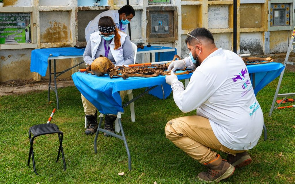 La Unidad de Búsqueda de Personas dadas por Desaparecidas (UBPD) culminó la intervención forense en el cementerio municipal de Santa Rosa del Sur, en el departamento de Bolívar, y logró la recuperación de cuatro cuerpos de personas dadas por desaparecidas en el marco del conflicto armado. De esta manera la entidad descarta ese camposanto como sitio de interés para la búsqueda.
