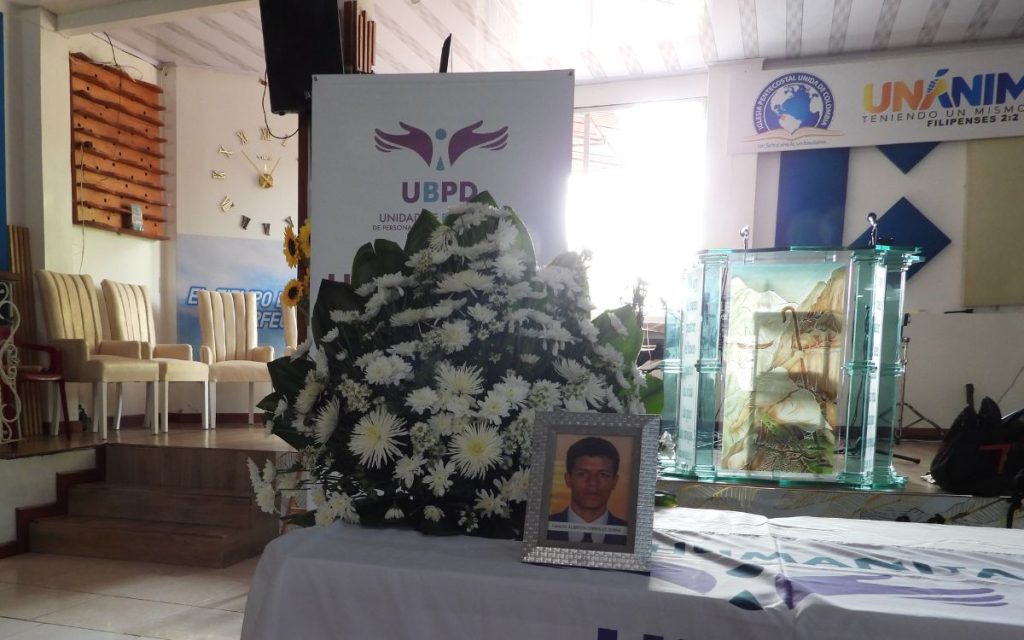 Tras dos décadas de incertidumbre, el amor inquebrantable de una hermana y una esposa logró vencer el olvido en Caldas. Gracias a la labor de la Unidad de Búsqueda de Personas dadas por Desaparecidas (UBPD), Daniela Ospina y Carlos Alberto Corrales regresaron dignamente a sus territorios, transformando el dolor de su búsqueda en un símbolo de esperanza para la región.