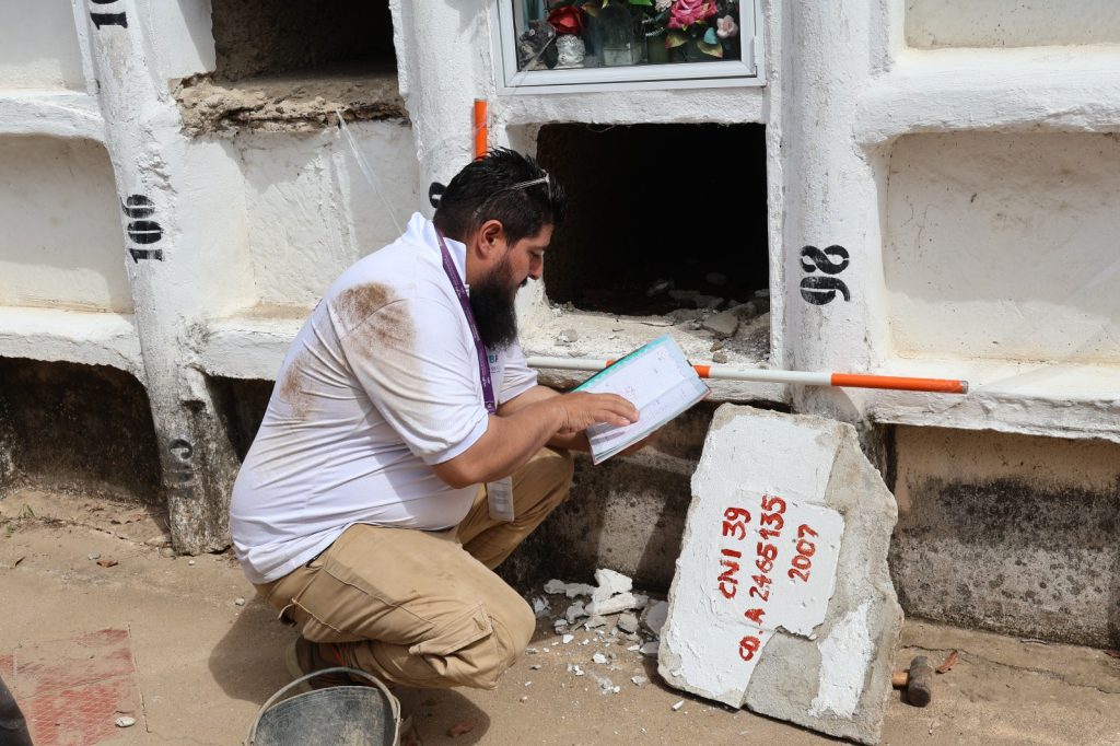 La Unidad de Búsqueda de Personas dadas por Desaparecidas (UBPD) culminó la tercera fase de intervención forense en el Cementerio Católico Central de Aguachica, en el Cesar, donde recuperó 13 cuerpos de interés para la búsqueda. Estas acciones hacen parte de la investigación humanitaria y extrajudicial que adelanta la entidad para esclarecer posibles desapariciones ocurridas en el contexto del conflicto armado, principalmente entre las décadas de 1980 y 1990.