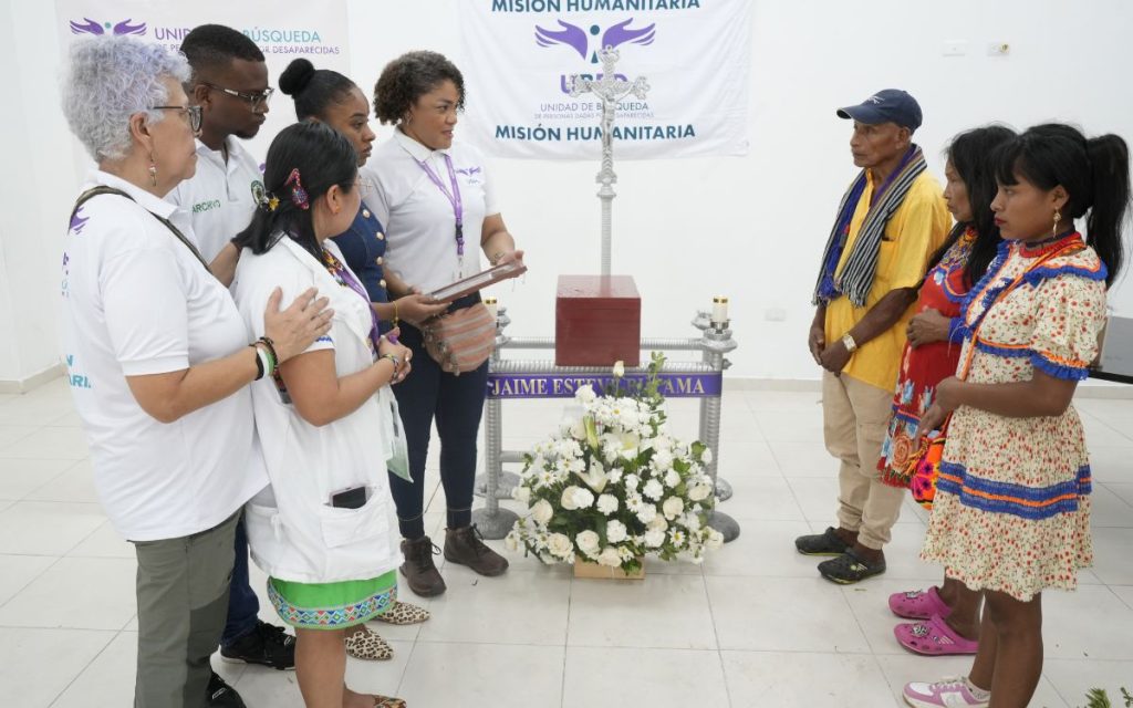 Tras años de incertidumbre, la Unidad de Búsqueda realizó la entrega culturalmente pertinente de Jaime Esteve Bucama, joven indígena embera quien permaneció durante años inhumado como no identificado en Risaralda.