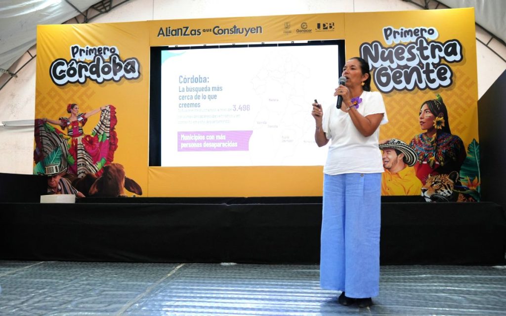 En el marco de la Feria Nacional de la Ganadería de Montería, en Córdoba, la Unidad de Búsqueda de Personas dadas por Desaparecidas (UBPD) llevó a cabo en la Carpa Académica de la Universidad Pontificia Bolivariana (UPB), en el Coliseo de Ferias Miguel Villamil Muñoz, una experiencia pionera en la articulación entre el Estado y el sector privado para la búsqueda de personas desaparecidas en Colombia.