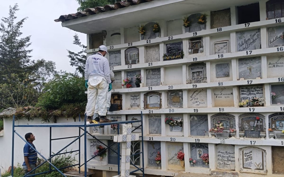 Con ese propósito, el equipo para Bogotá, Cundinamarca y Amazonas de la Unidad de Búsqueda de Personas dadas por Desaparecidas (UBPD) adelantó una misión de prospección en el cementerio parroquial de Gachetá, en el marco del Plan Regional de Búsqueda para el Suroriente de Cundinamarca. Durante la intervención, el equipo exploró tres áreas de inhumación en tierra y una bóveda, con el objetivo de verificar información asociada a personas desaparecidas en el contexto del conflicto armado.