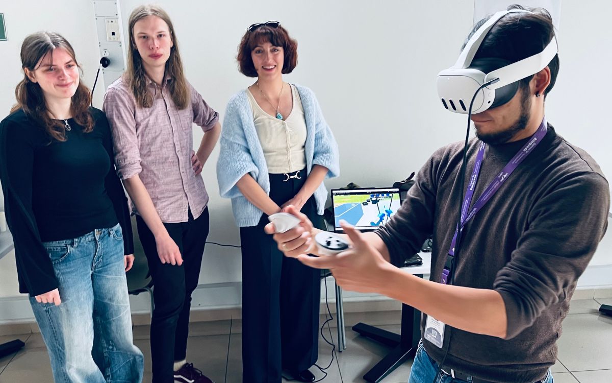 Durante cuatro días, la Unidad de Búsqueda abrió un espacio de intercambio de conocimientos para explorar cómo las tecnologías inmersivas pueden fortalecer los procesos de formación, investigación y relacionamiento con las familias y comunidades que participan en la búsqueda.