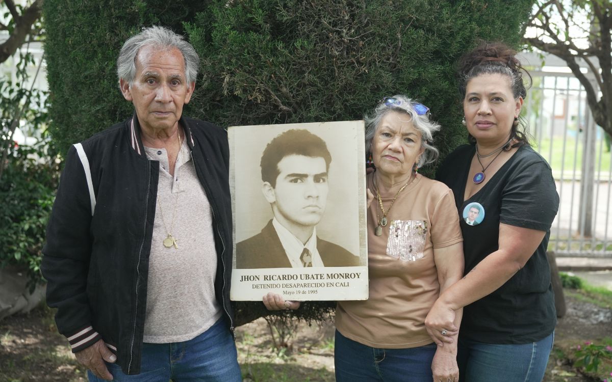 Han pasado 31 años desde que John Ricardo Ubaté y Gloria Mireya Bogotá desaparecieron una tarde, a plena luz del día y ante la vista de muchas personas. En una zona concurrida de Cali, en el Valle del Cauca, fueron abordados por hombres en dos motocicletas y una camioneta azul oscura a la que les obligaron a entrar. Muchos presenciaron el hecho, pero nadie dijo nada, salvo algunos reportes a la Policía por el forcejeo entre los hombres armados, que se mezclaba con los gritos de John y Gloria mencionando sus nombres. Eran épocas de violencia intensa en la ciudad, donde el narcotráfico y los grupos armados protagonizaban horrores en las calles.