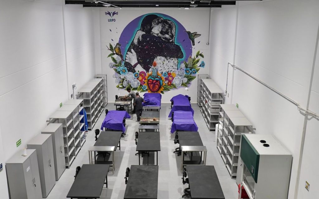 Desde julio de 2026, la Unidad de Búsqueda inició el abordaje de los cuerpos que recupera en el nuevo Centro Integral de Abordaje Forense e Identificación, que funcionará en un inmueble entregado por la Sociedad de Activos Especiales en 2025.