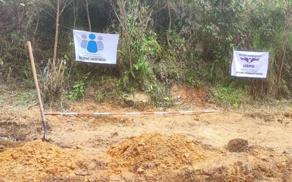 Durante dos décadas, el Parque Nacional Natural Gloria Valencia de Castaño, en el Tolima, guardó silencio. Entre sus 125.000 hectáreas de páramo y bosque andino, donde el Tolima se encuentra con el Valle del Cauca, reposan los cuerpos de muchas personas en el marco del conflicto, según las narrativas de pobladores y guardianes.
