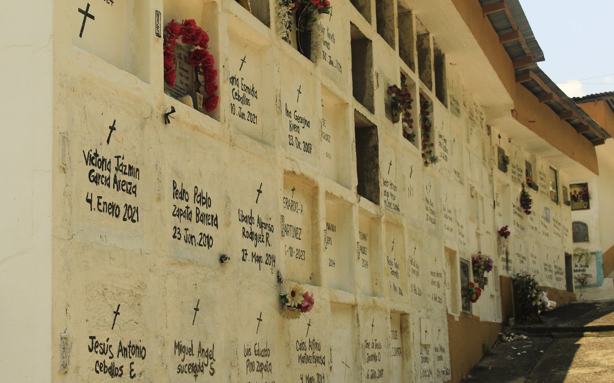 Imagen de la noticia La UBPD intervene 12 bóvedas en el cementerio de Puerto Valdivia para avanzar en la búsqueda de personas desaparecidas 