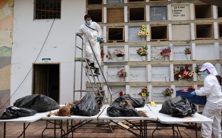 En Sogamoso, 25 cuerpos recuperados durante la tercera fase de intervención humanitaria en el Cementerio Diocesano