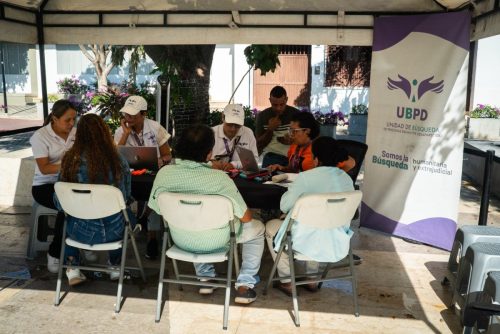 Con un balance positivo, La Ruta Buscadora cerró su recorrido por todo el país. Se trata de una estrategia de la Unidad de Búsqueda de Personas dadas por Desaparecidas (UBPD) ideada para brindar atención a las comunidades de municipios donde la entidad no está permanentemente. En su recorrido de más de 3.000 kilómetros por el norte del país, esta unidad móvil logró impulsar 336 solicitudes de búsqueda, adelantar 2.070 acciones pedagógicas y atender a 506 personas buscadoras. 