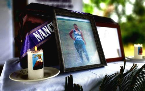 Reunidos en una iglesia cristiana, unas 35 personas compartían rasgos físicos similares. Algunas más altas que otras, pero todas con una misma mirada de esperanza. Se trataba de la familia de Nicolás Sierra Espitia, quien salió de su casa a los 14 años y, a los 26, su familia perdió todo rastro de él.