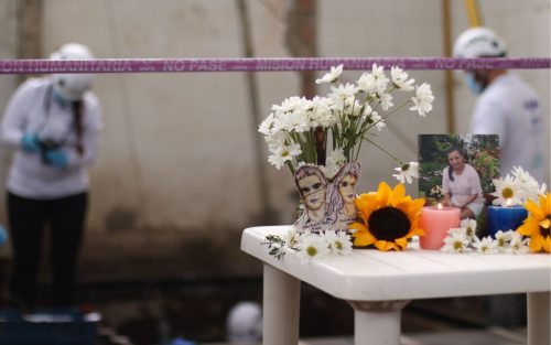 Han pasado 31 años desde que John Ricardo Ubaté y Gloria Mireya Bogotá desaparecieron una tarde, a plena luz del día y ante la vista de muchas personas. En una zona concurrida de Cali, en el Valle del Cauca, fueron abordados por hombres en dos motocicletas y una camioneta azul oscura a la que les obligaron a entrar. Muchos presenciaron el hecho, pero nadie dijo nada, salvo algunos reportes a la Policía por el forcejeo entre los hombres armados, que se mezclaba con los gritos de John y Gloria mencionando sus nombres. Eran épocas de violencia intensa en la ciudad, donde el narcotráfico y los grupos armados protagonizaban horrores en las calles.